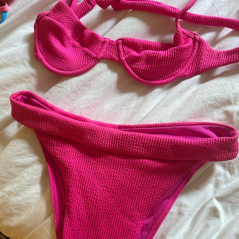 Monday swimwear pink set